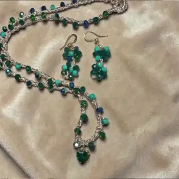 Colar verde com pendente Coração (conjunto com brincos)